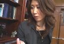 「小さいわね〜しかもチンカスだらけじゃない〜」ドS美熟女社長に淫語連発で罵倒され顔面騎乗と手コキ試験で落第する就活生！吉岡奈々子